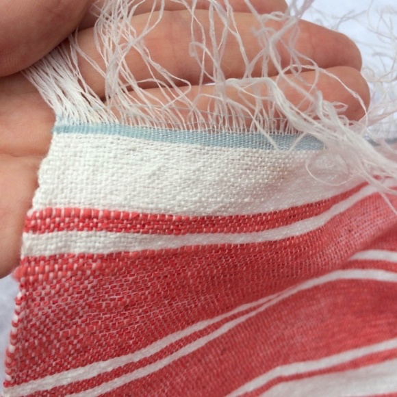 Pink Lightweight Woven Blanket or Summer Wrap - Picture 5 of 7